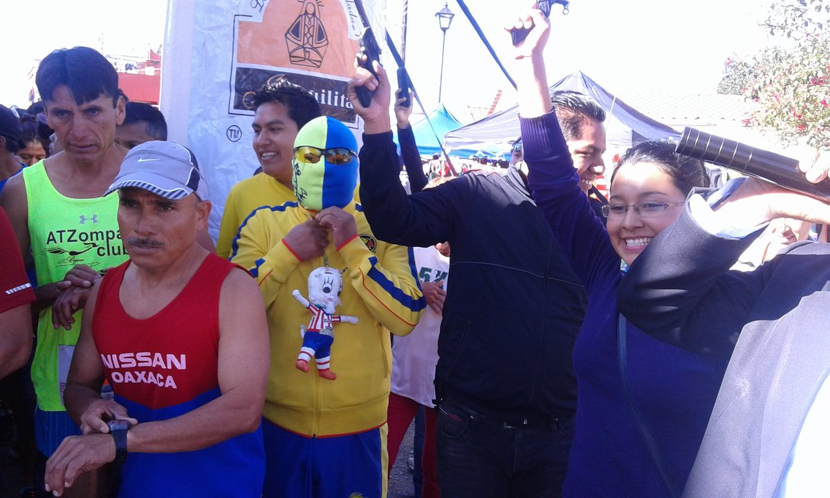 adolfosanchezl2's tweet photo. La carrera atlética del #díadelriñon se realiza con éxito, organizada por el #IMSS. #AlMomento #oaxaca #runnersoax https://t.co/XNaAteeMZH