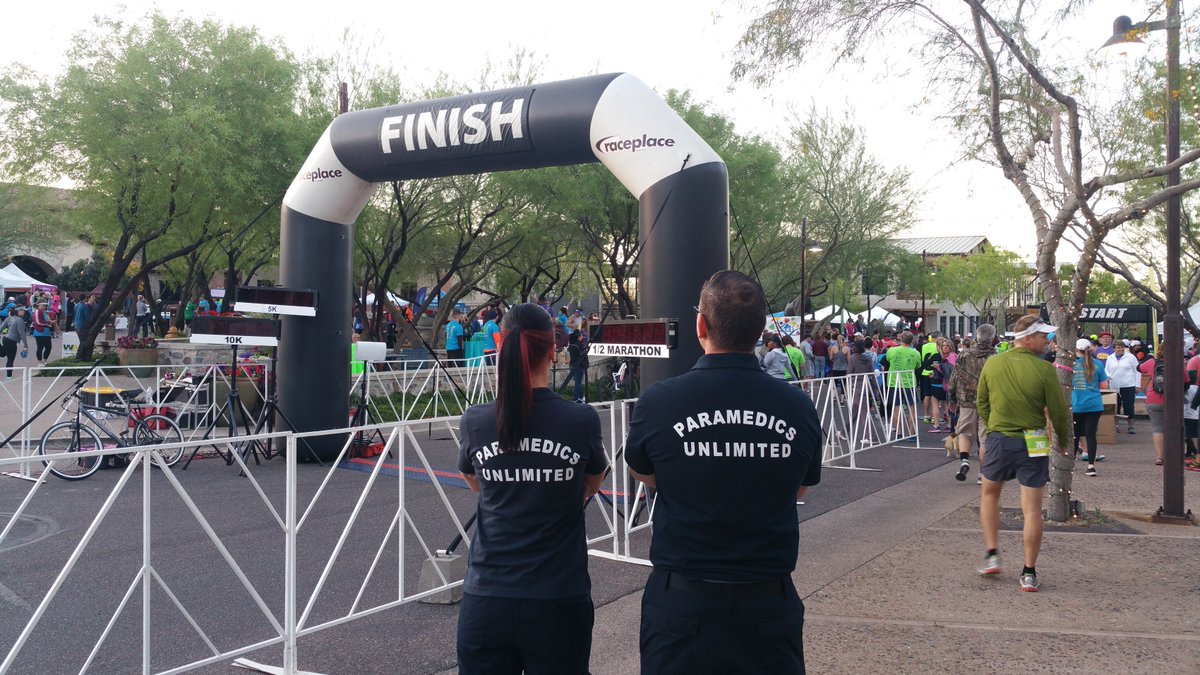 ParamedicsUnltd's tweet photo. Happy providing #ALSStandby at the #RunForRyanHouse #paramedicsunlimited #medics #paramedics #medicastandby https://t.co/76eEl2dsCM