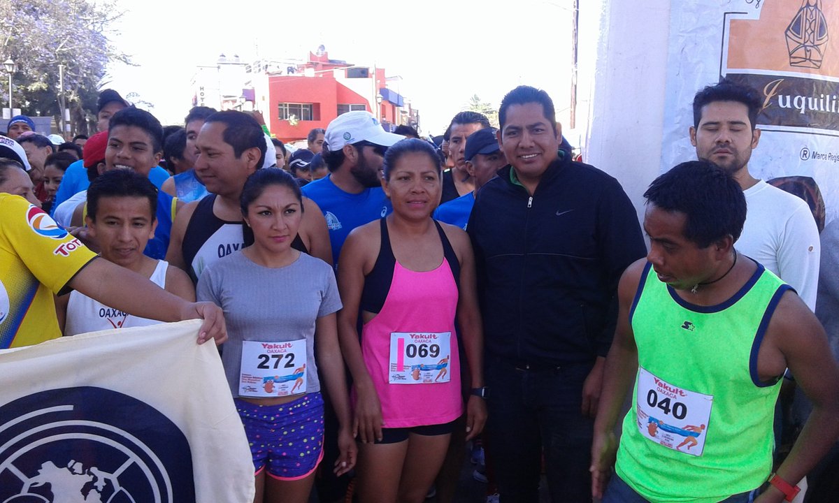 adolfosanchezl2's tweet photo. La carrera atlética del #díadelriñon se realiza con éxito, organizada por el #IMSS. #AlMomento #oaxaca #runnersoax https://t.co/XNaAteeMZH