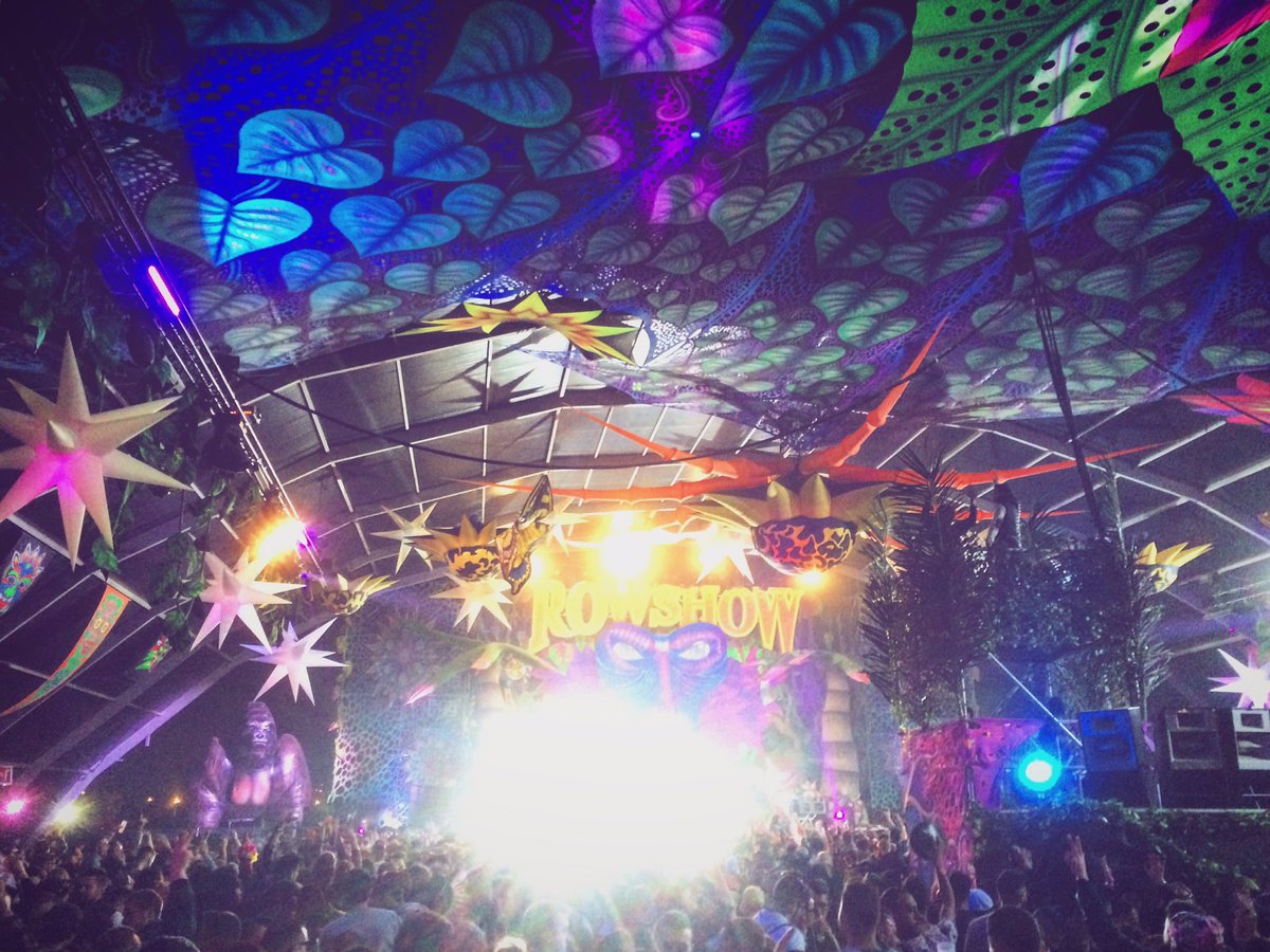julianmedina89's tweet photo. Gran festival, en buena compañía. 😃😃 @RAULET86 @elrow_ #ElRow #Row #RowShow #Fallas #Valencia #elrowfallas2016 https://t.co/4jwgYEkOCW