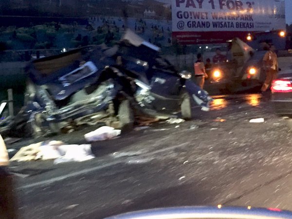 19.50 Imbas Penanganan Kecelakaan di Km 21 tol Tambun, lalin tol cikarang arah Jakarta terpantau masih sangat padat