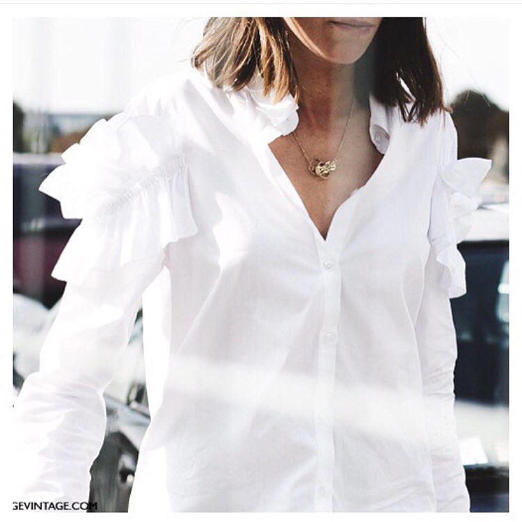 Platformfashion's tweet photo. Fashion Editor @_laurarebecca talks you through one of SS16's key trend: Ruffles 🌟💎 https://t.co/VrnZhjCwTt #fashion https://t.co/CnSfDWXepx