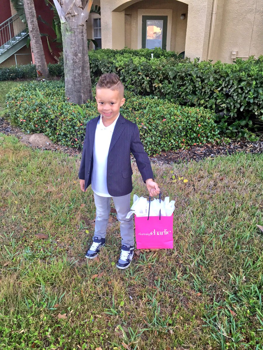 RobEnge3's tweet photo. Jacoby is hoping to meet @JacobyEllsbury at today's game.  Gift in hand for Mrs. @kelsey_ellsbury #JacobyMeetJacoby https://t.co/2IBvMjQrLm