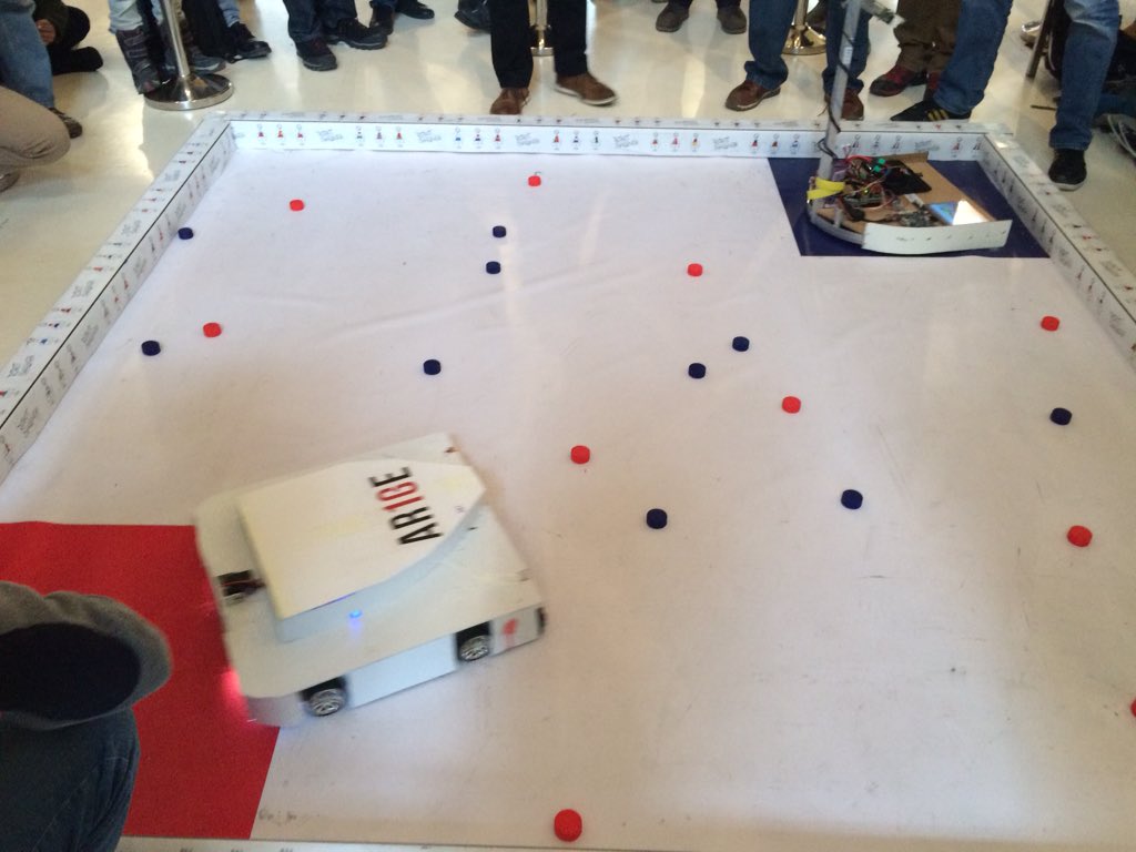Son robotumuz Not To Bee de ilk oyununda Alman rakibi Viez'i 3-0'la gecti. #RobotChallenge