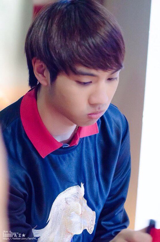 clumsyibo's tweet photo. 😍😍😍 ahhh i miss bromance moment #CaptainChonlathorn #WhiteWo #lovesicktheseries #dedeksiam https://t.co/n4VRTqTkpn
