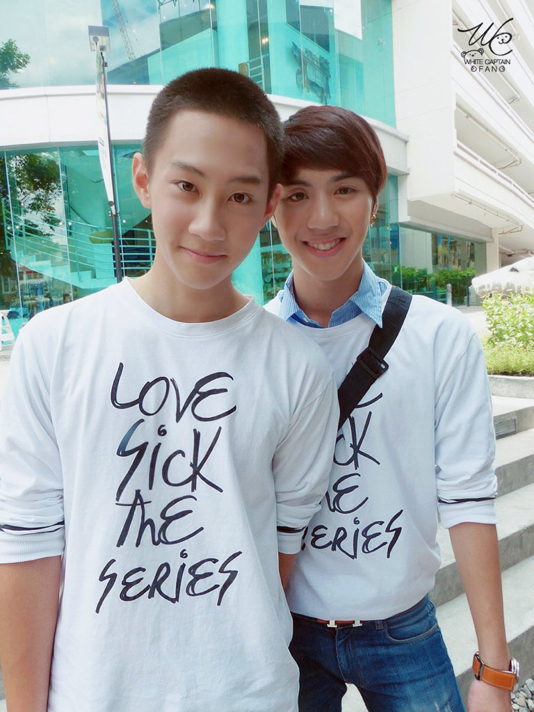 clumsyibo's tweet photo. 😍😍😍 ahhh i miss bromance moment #CaptainChonlathorn #WhiteWo #lovesicktheseries #dedeksiam https://t.co/n4VRTqTkpn