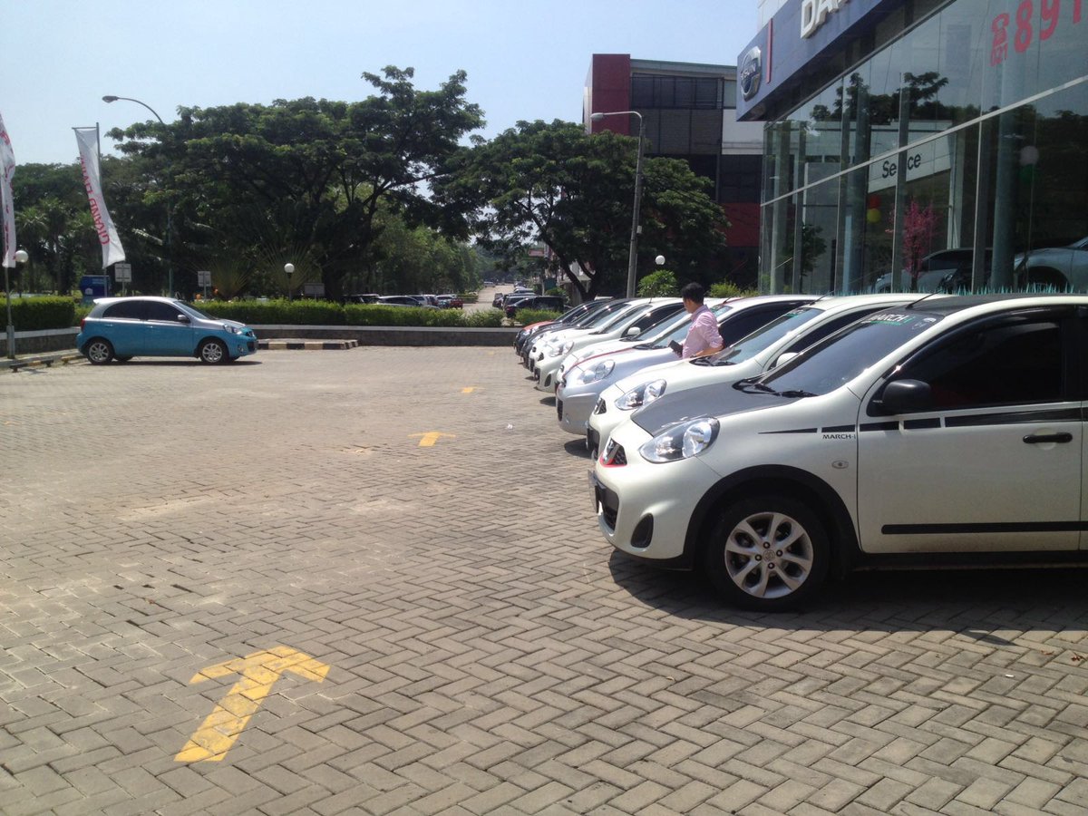 kopdar March-i bekasi di Nissan Cikarang. #banggajadimarchi #nissanmarchindonesia