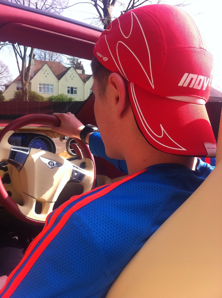 Heading home from Trafford with a new 10k PB of 33.30ish #moneyseason