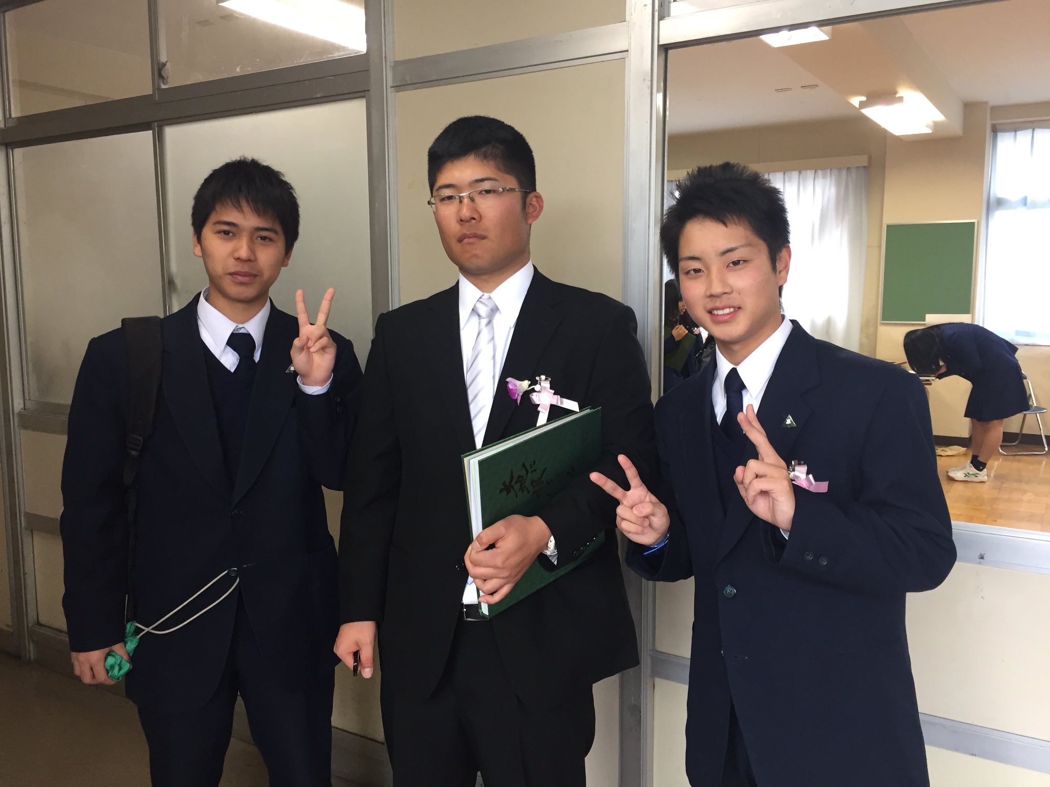 大川海斗 على تويتر ３月12日 杉戸高校を卒業しました 今 3年間を振り返ってみると本当にいい友達や後輩 先生に恵まれたな と思います 37期生のみんな ほんとにありがとうございました T Co Mnznnevxrf