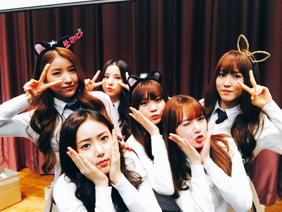 GFRDofficial's tweet photo. #여자친구 #GFRIEND #시간을달려서 활동마무리❤️ 항상 #버디 들과 저희 노래를 사랑해 주시는 많은 분들 덕분에 활동을 힘내서 할 수 있었던 것 같아요! 다음 앨범도 잘 준비해서 돌아올게요😆 사랑해요💖 https://t.co/zTHbOFM04I