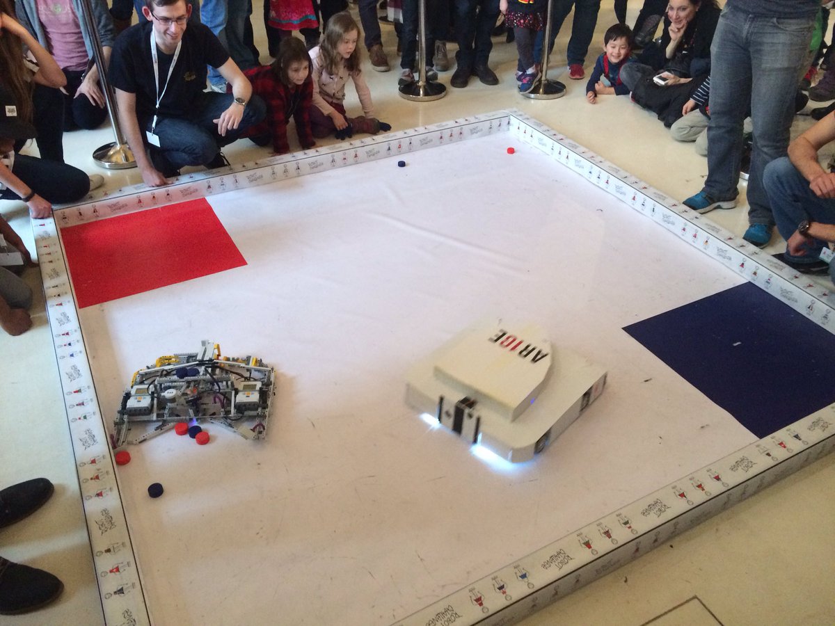 ARIGE 3 Robotla finalde!!! Ingiliz rakibi The Bodge Job'u 5-0'la gecen Not To Bee de finale katilmaya hak kazandi.