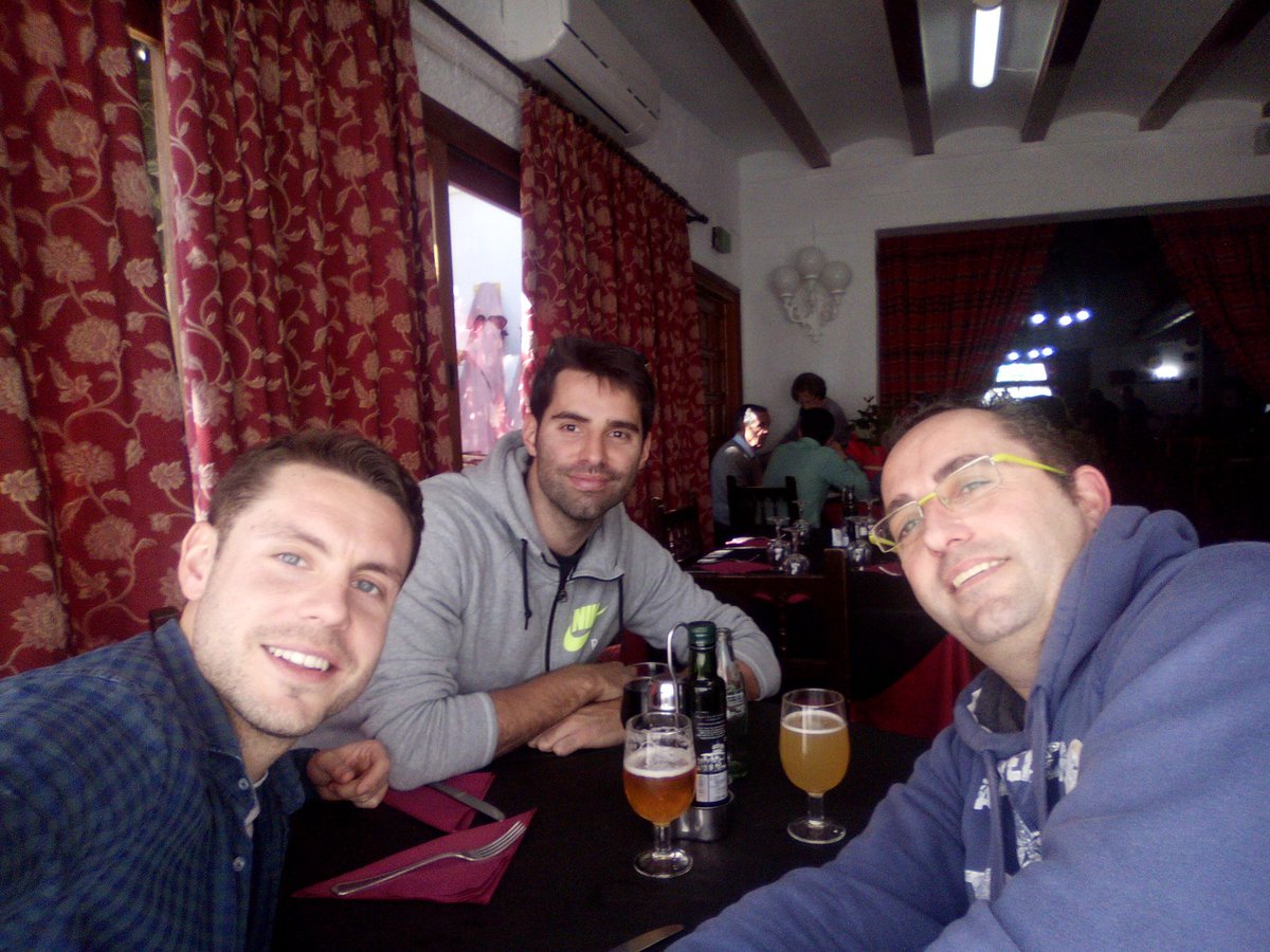 saulviciano's tweet photo. Hoy toca conocer más a dos grandes tipos del @Amicscastello   @Faner8 y @jcabot9 en restaurante Les Barraques. https://t.co/76e0YLMeaY