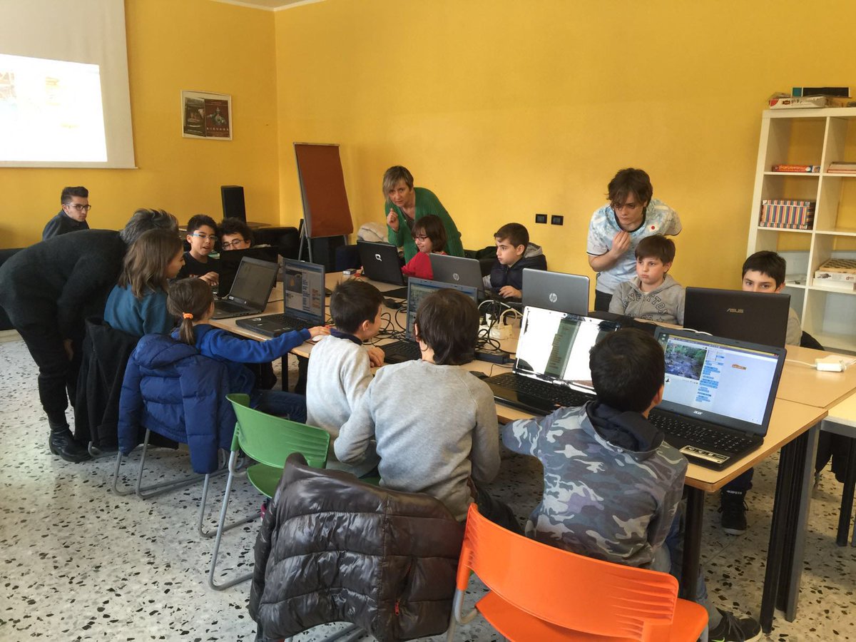 magnaneta's tweet image. @urukwavu @presanellarete @franleu @neutralaccess @ProfDigitale noi si continua con @Coderdojo_LR a Bra con @mmoku