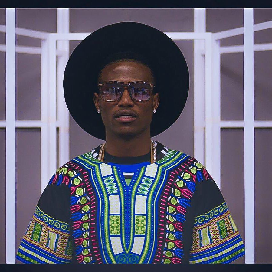 fameafrica's tweet photo. By @OCTOPIZZO #Prezidential Mood.
#Proudlykenyan #African #fashion #photooftheday #killini… https://t.co/jCrxhGp3zA https://t.co/qWg5S3OPaH