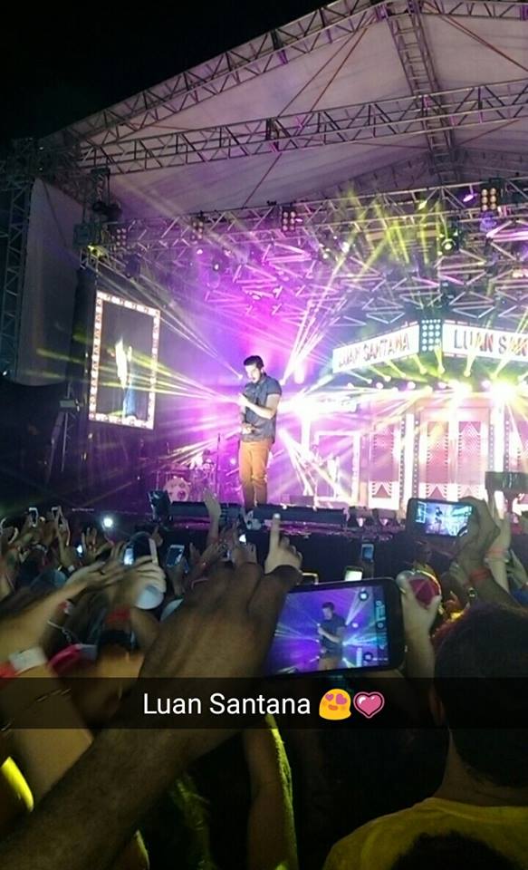 FCLuanSTeamos2's tweet image. EU NÃO FIQUEI TÃO PERTO DE VOCÊ COMO QUERIA, MAIS REALIZEI UMA PARTE DO MEU SONHO #Luansantana25anos @luansantana