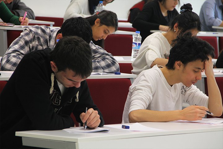 Bu seneki paragraf soruları daha anlaşılır türdendi. <a href="/nurancakmakci/">nurancakmakci</a>    <a href="/esraulkar/">Esra Ülkar</a> 
hurriyet.com.tr/uzmanlar-sorul…