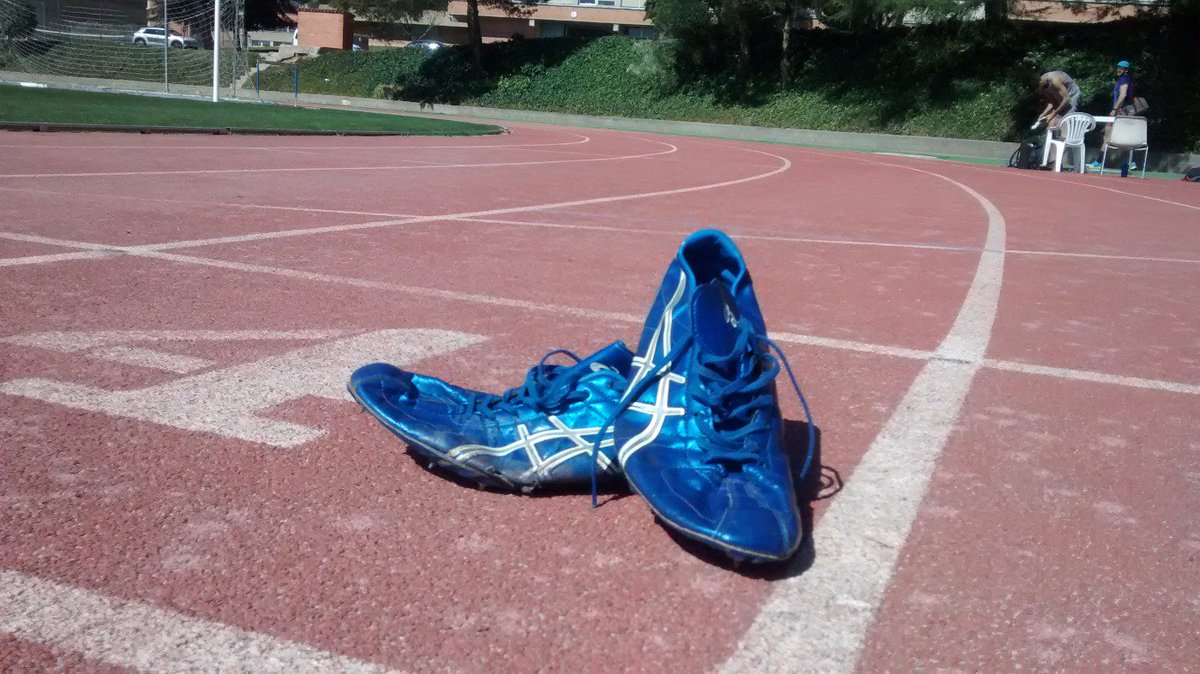 juanen72's tweet photo. Después de 6años, 348km, #marcapersonal en #400m y mucho #acidolactico llegó el adiós

@ASICSspain me regaláis unas? https://t.co/5DUfymH46q