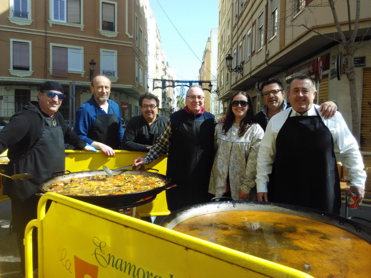 sanignaciofalla's tweet photo. La Delegación de Gastronomía y nuestra Fallera Mayor. https://t.co/OlyVLniJpv
