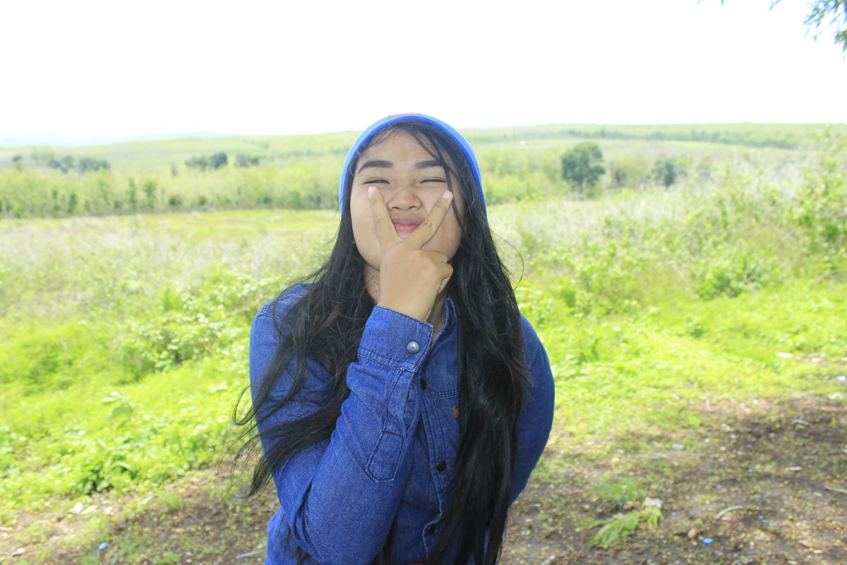 RifaRista's tweet photo. Bukit ujung selatan @KabBanyuwangi @banyuwangi_kab #BukitTeletubis yg sering buat santay" sore dan ajang Narsis https://t.co/SYtE2tCpqk
