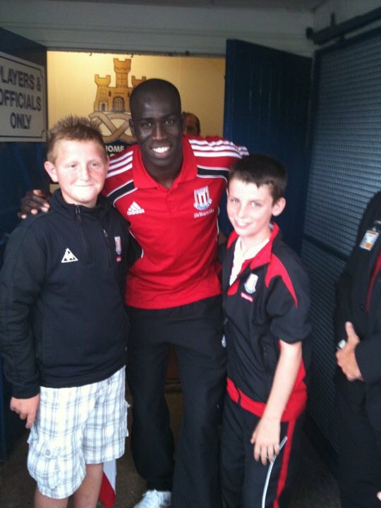 ShamblersR's tweet image. Getting nutmegged by your hero today @grovesyjack is not such a bad thing, oooops 😂