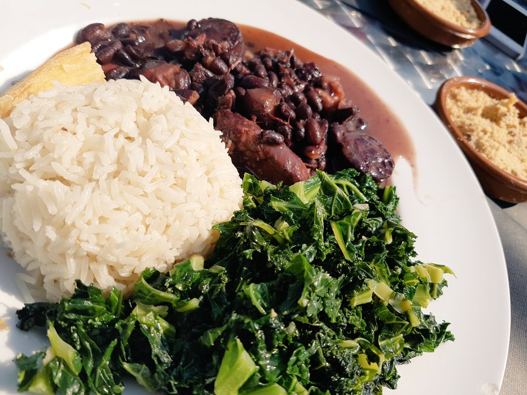 PaoladeBBB1's tweet photo. Mmmmm que pasada de Feijoada de #RFermins de #cubelles  delicia. #bbbymas presente y disfrutando. Gracias @RFermins https://t.co/4QMHyZOn0N