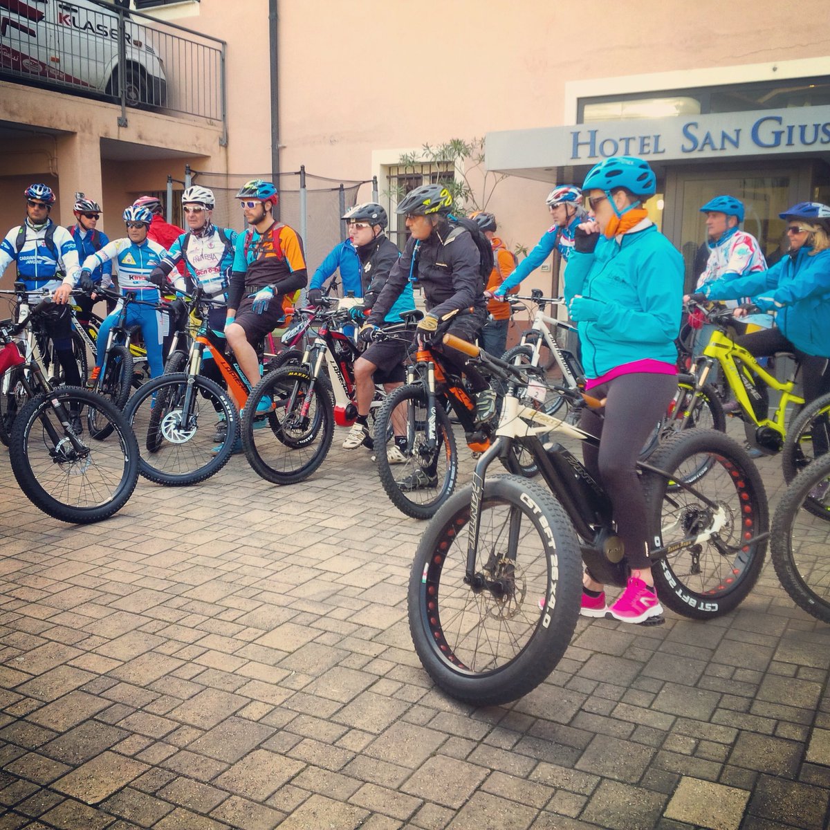 Pronti, partenza, via.. !! 🚳
Un saluto dai #bikers di #Alba 

#bike #mtb #finaleligure #finalebike