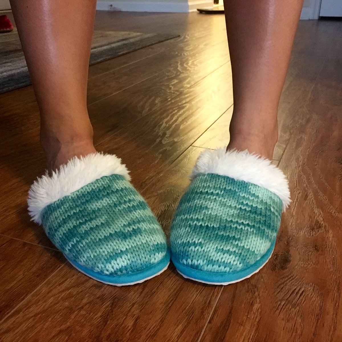 krystenhohl's tweet photo. New Sunday slippers c/o @worldmarket #easylikesundaymorning #lounge #RelaxUnwindUnplug https://t.co/1i4wJhZMry