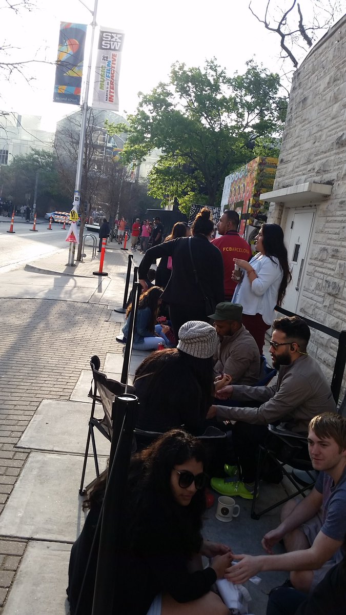 divesaustin's tweet photo. Samsung line #sxsw https://t.co/s0uJZxJJ07