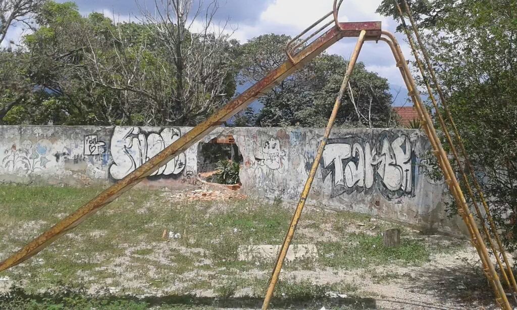 MiguelADelgadoS's tweet photo. Parque Hermanos Monagas en Colinas de Vista Alegre en el abandono. @LaDivinaDiva @LuchaVistalegre @stalin_gonzalez https://t.co/wH9ubNy11a