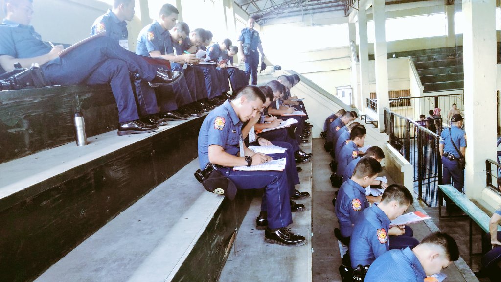 FTPDigosCityPS's tweet photo. 031116 FTO's conducted evaluation exam to FTP students. @pnpts_rstu11 @pnp_ts https://t.co/E2yo9sE3HH