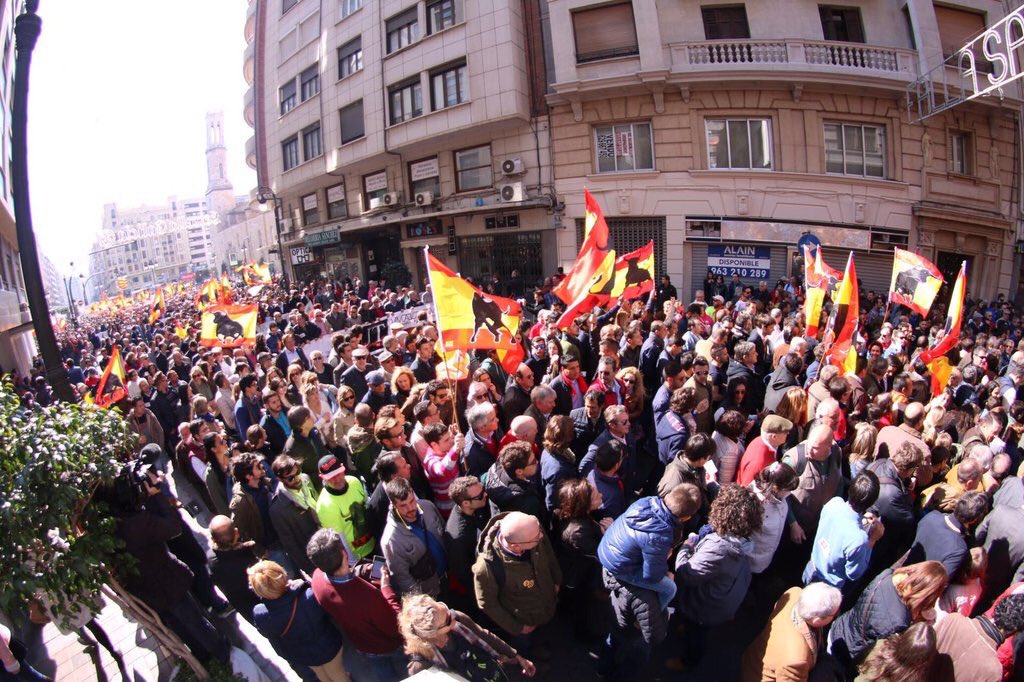 economiadeltoro's tweet photo. Ambientazo en @TOROSVALENCIA #13MValencia Defendamos nuestra Libertad Taurina https://t.co/dknLoGFMGt