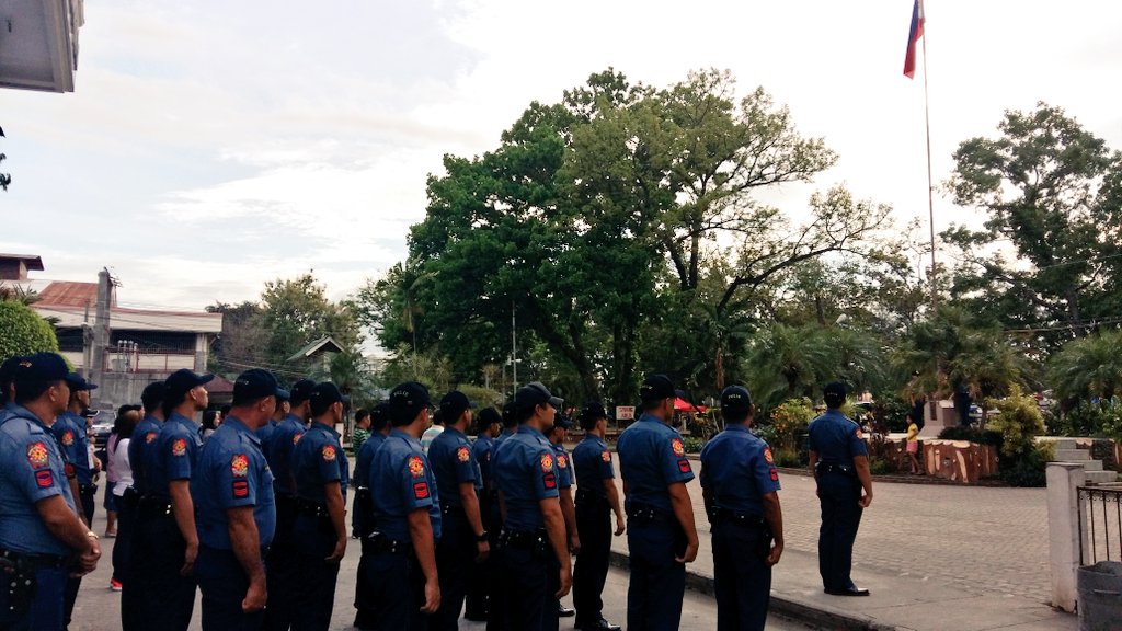 FTPDigosCityPS's tweet photo. 031116 FTP students together with FTOs joined the Flag lowering ceremony helt at Digos City Hall. @pnpts_rstu11 https://t.co/iNG9r6SlGN