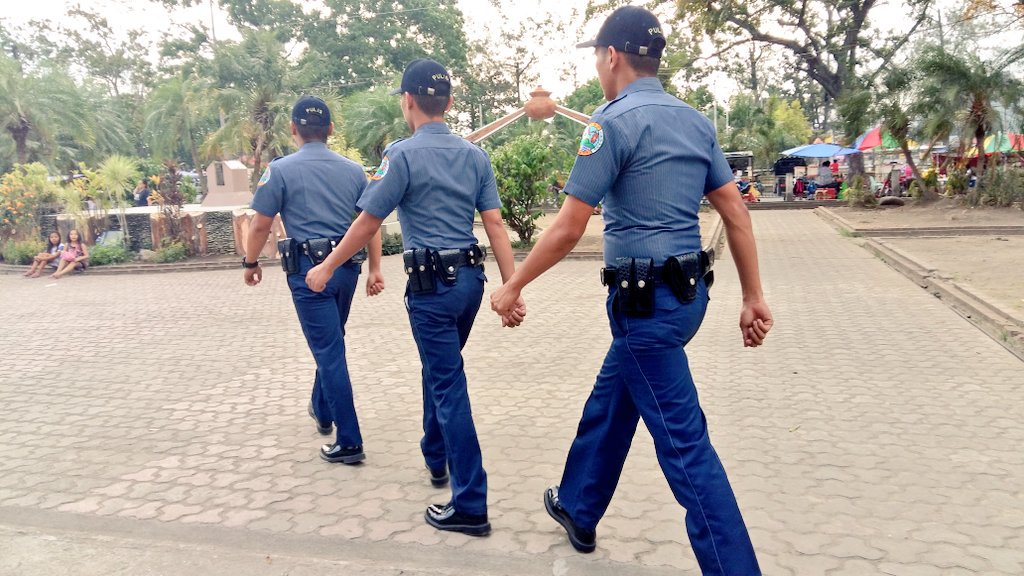 FTPDigosCityPS's tweet photo. 031116 FTP students together with FTOs joined the Flag lowering ceremony helt at Digos City Hall. @pnpts_rstu11 https://t.co/iNG9r6SlGN