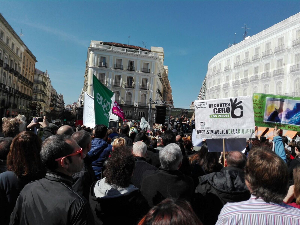 IUMadridPAnimal's tweet photo. Hoy hemos estado en la mani en defensa del lobo ibérico #LoboVivo #LoboProtegidoYA #LoboVivo13M #YoVoy13mLobo https://t.co/5f4D9A1cro