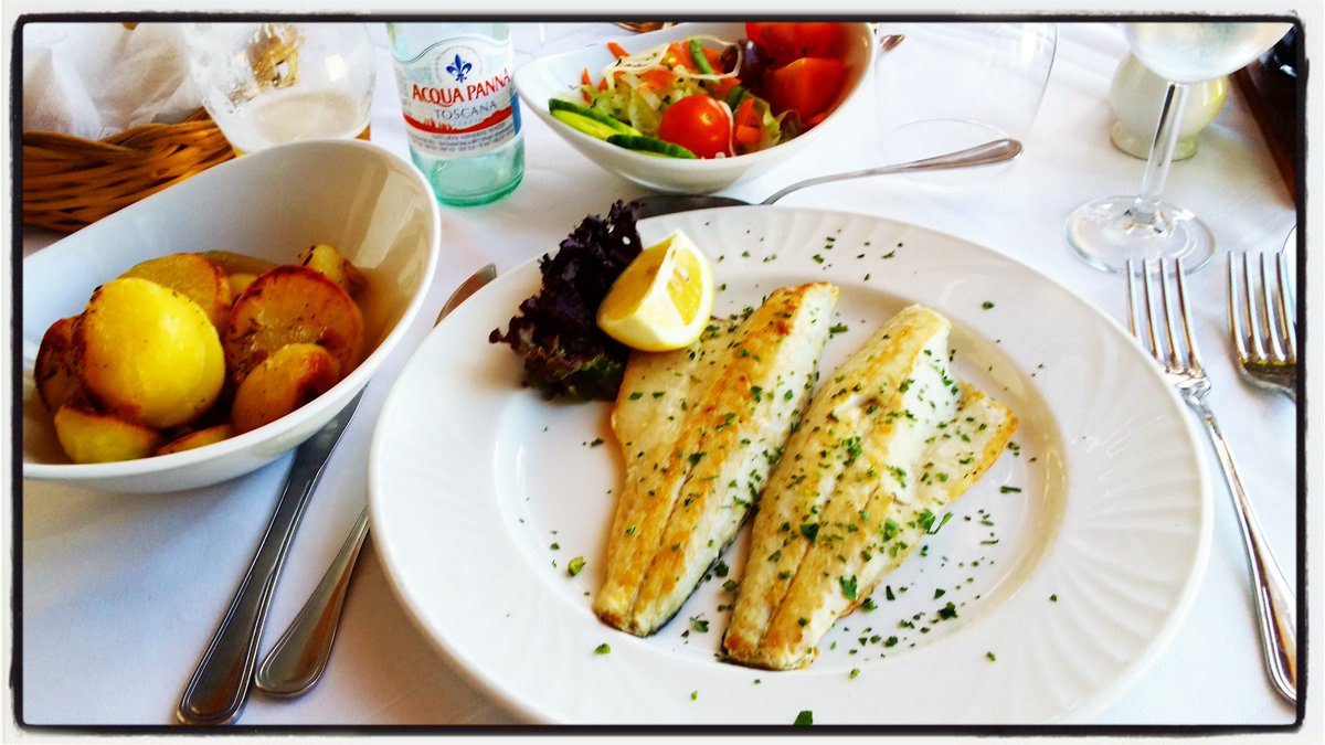 mafleen's tweet photo. Fabulous  resaurant onthe bay. Fresh local food. 5stars. 
#Malta  #Devinedining  #localfood https://t.co/CXXyUl6o1v