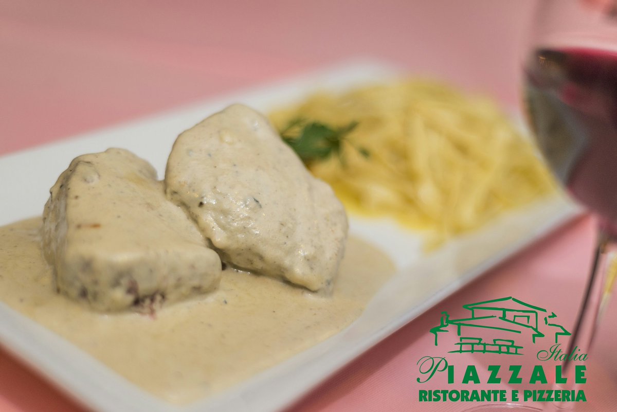 Piazzale's tweet photo. Filé gorgonzola com spaghetti al fredo para o almoço desse domingo. O Piazzale estará até as 15:30. Tel: 3236-2697 https://t.co/uRQ2X8gDCT