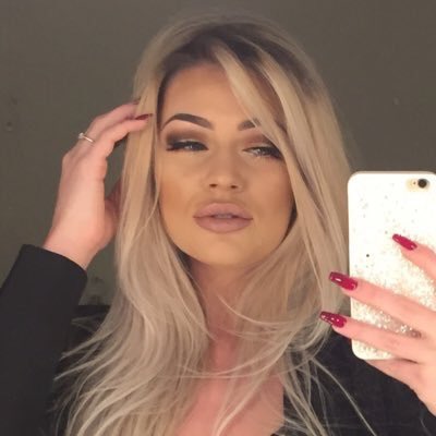 SarahsReactions's tweet photo. Looking in the mirror like 😍 #SarahsReactions @SwezG https://t.co/kAOyITjirJ