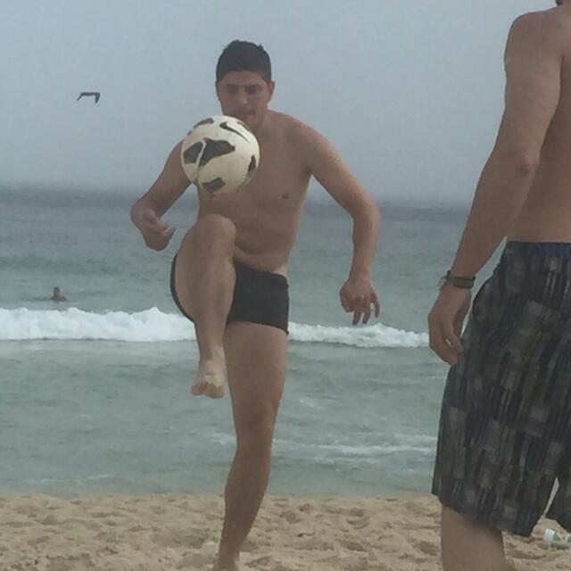 <a href="/bombapsico/">Bomba Psicologica</a> 1 - 0 Cuaco. Golazo de Santiago "tres dedos" Domingo. Imágenes exclusivas de su pretemporada en Brasil.