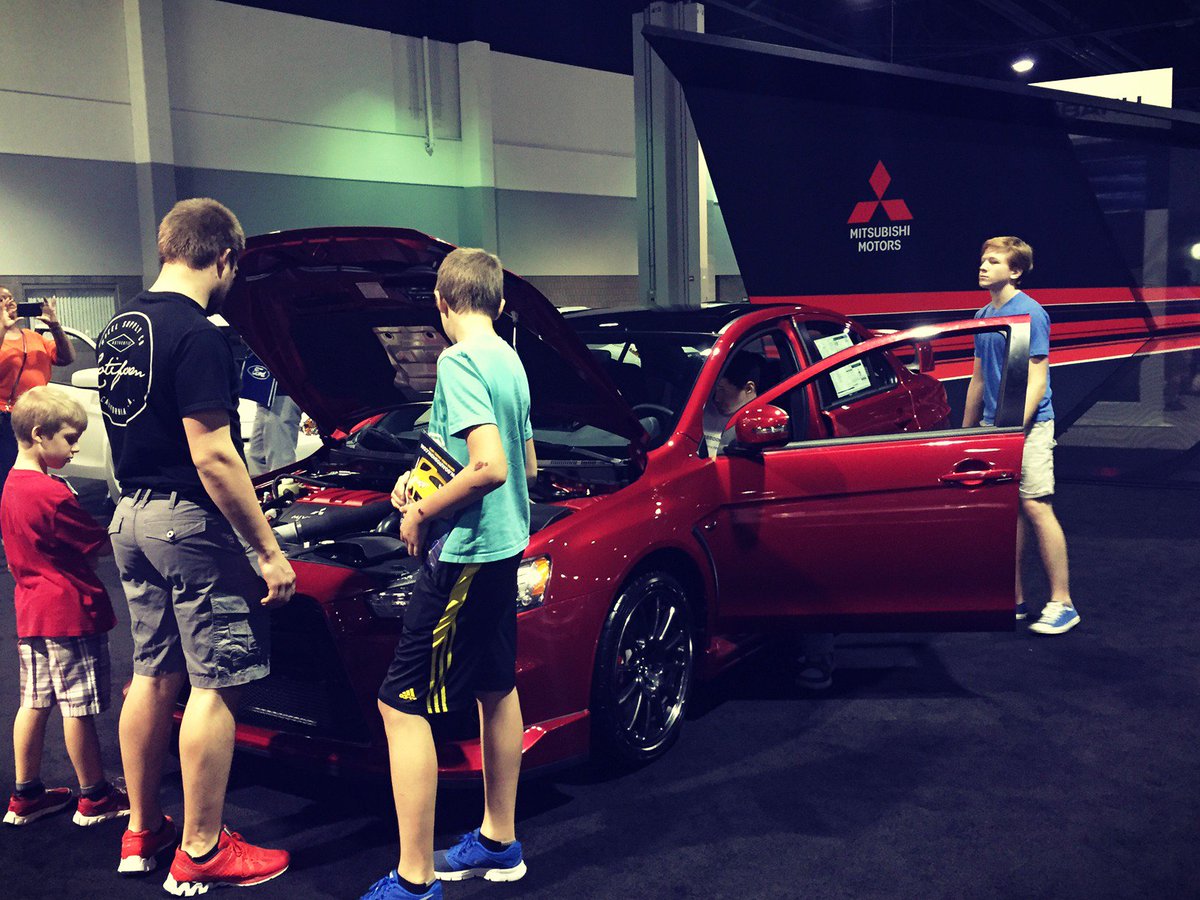 ATLAUTOSHOW's tweet photo. Bring the whole family down to enjoy the last day of #AIAS16! Over 400 new cars/trucks/SUVs to check out! https://t.co/DwbNnE9xwY