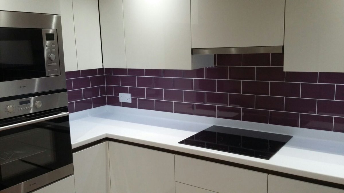 TBathroomworld's tweet photo. Kitchen installation with pure arctic work surface #idsurfaces https://t.co/RideRuv4CX