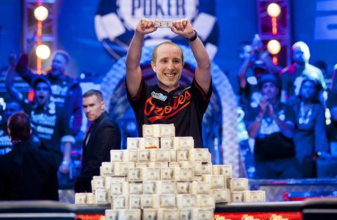 Gripsed's tweet photo. The Main Event is back! 
LIVE → https://t.co/XCPYgc3ZtE
♥ RT to win 1% of today's action! ♥ https://t.co/vCRQYBly2C