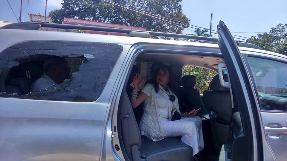 MorenaCampeche's tweet photo. #ElecciónCentro Agreden a @LaydaSansores por mapaches del PRD, compraban votos. @ManuelZavala78 @lopezobrador_ https://t.co/TB7n2d9HV1