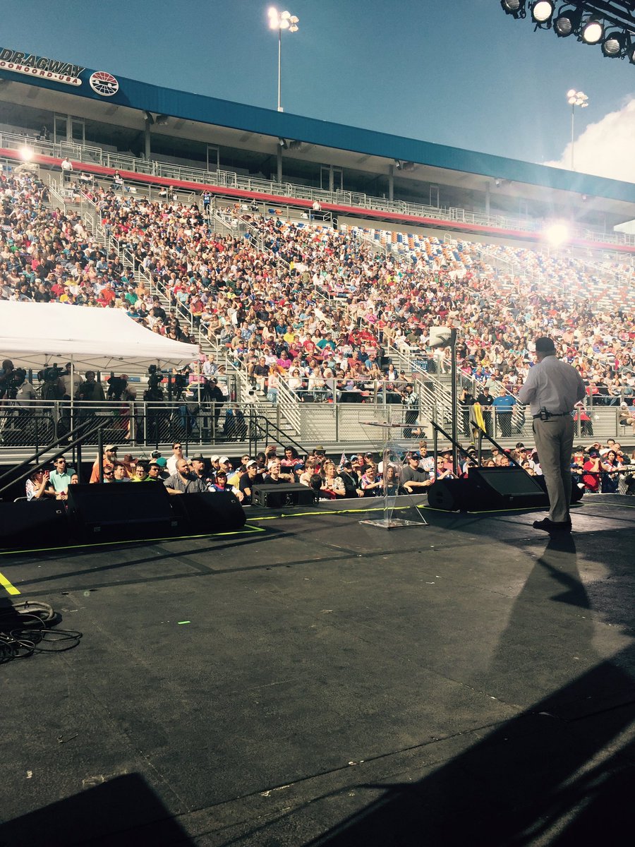 glennbeck's tweet photo. Such a great venue here at The Charlotte Motor Speedway/Zmax drag way! @tedcruz comes on stage soon! https://t.co/CPslc1c8SM