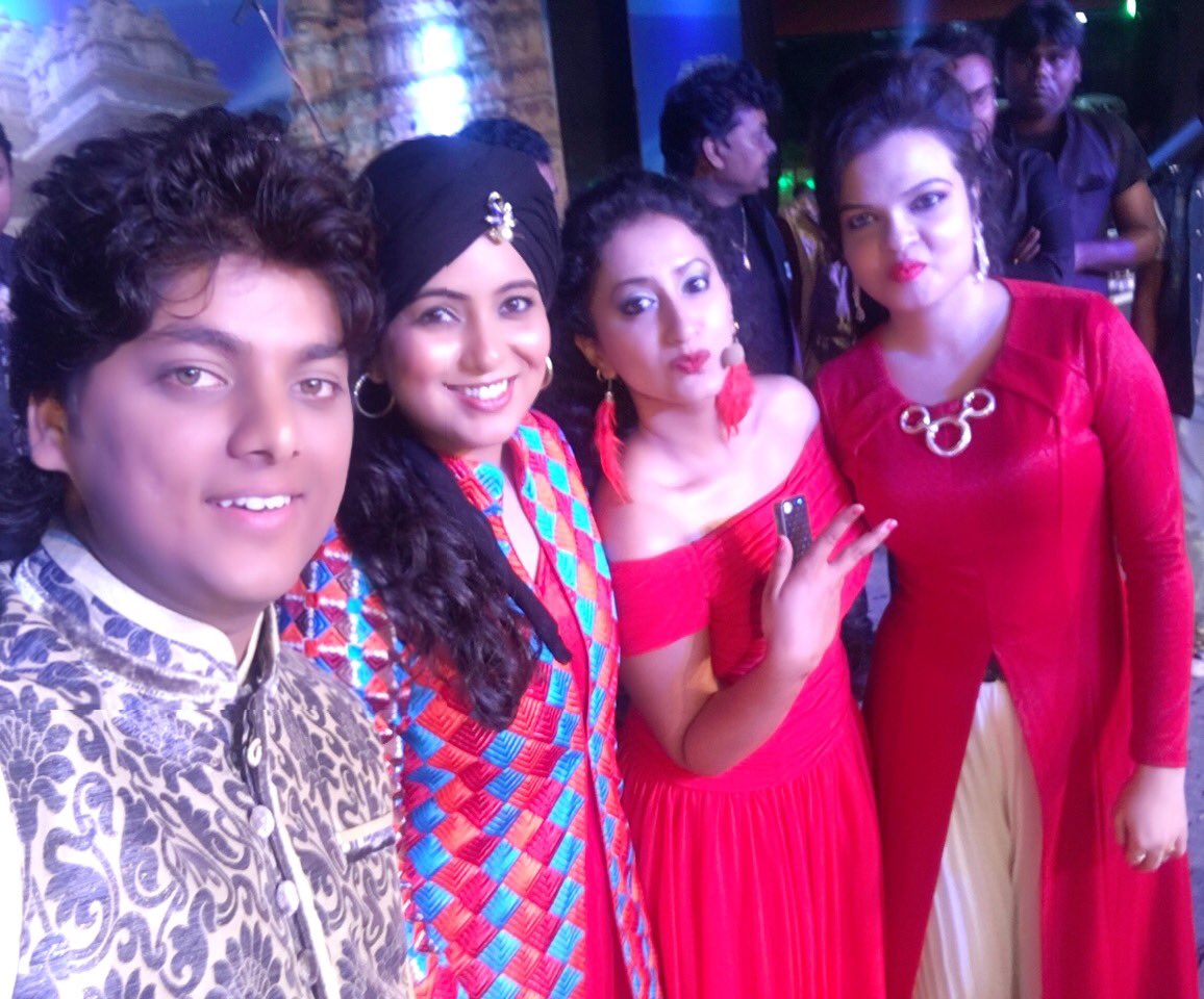 ranjeetrajwada's tweet photo. Ritual Selfi after Grand Finale of #Zee #AOCG 
With beautiful voice @HarshdeepKaur  and Team
Had Great time https://t.co/KRmpgYsPzd