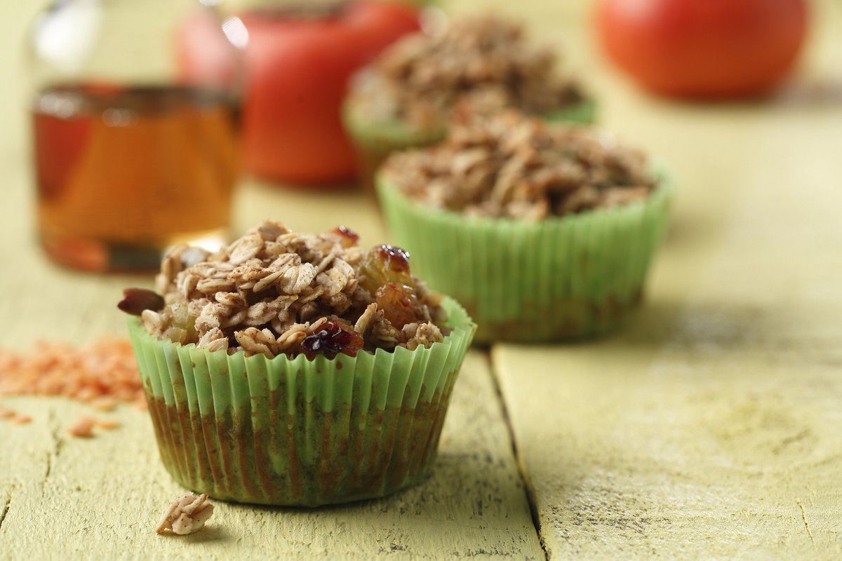 EatLentils's tweet image. A quick and easy make-ahead breakfast idea for the whole family: Oatmeal &amp;amp; Lentil Cups ow.ly/YoLHV