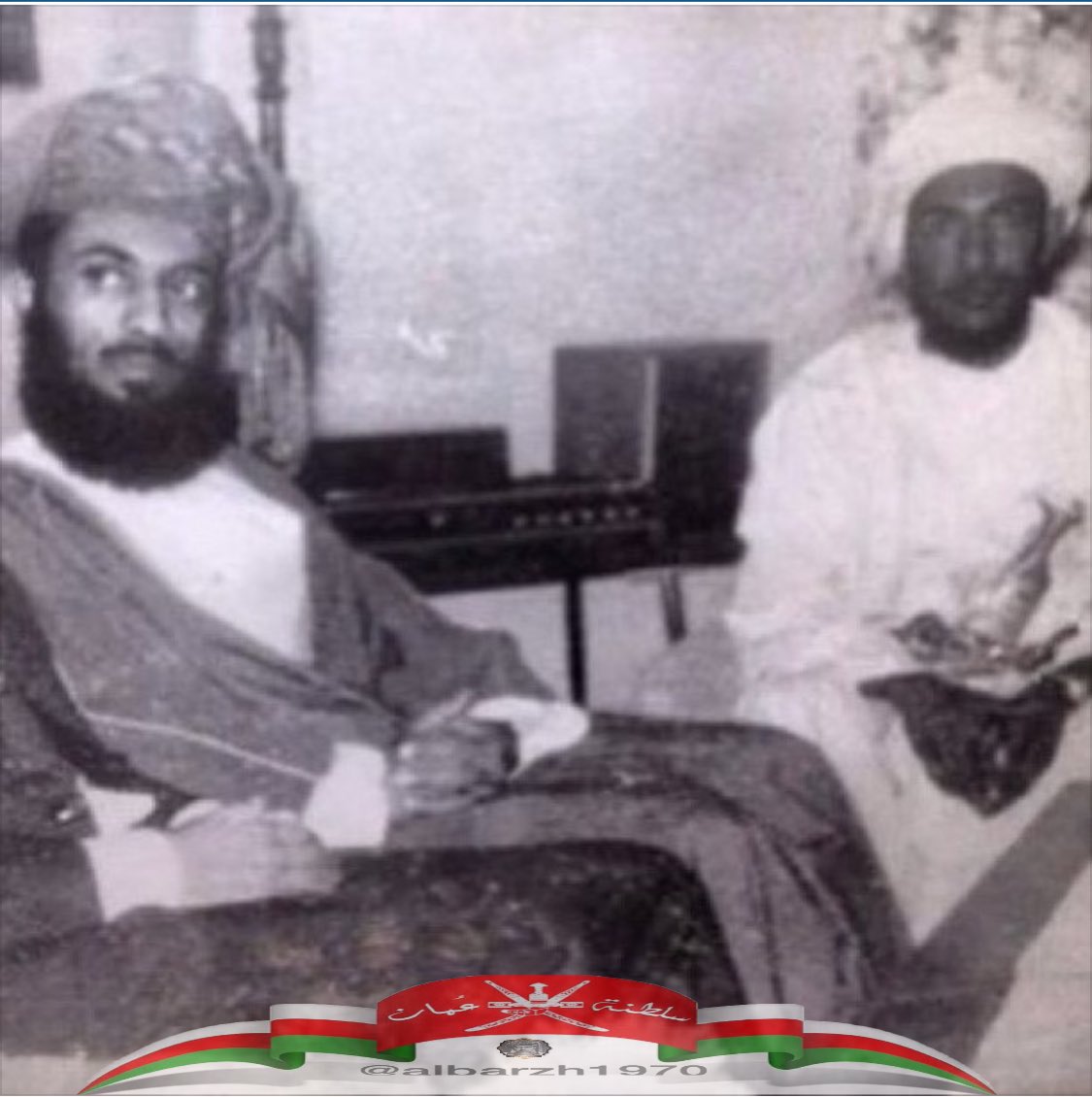 albarzh1970's tweet photo. جلالةالسلطان بجانبه الشيخ الجليل مالك بن إبراهيم بن سيف الكندي من ولاية نخل في إستقبال لأحد الوفود الأجنبية انذآك. https://t.co/IQjg9EhBHO