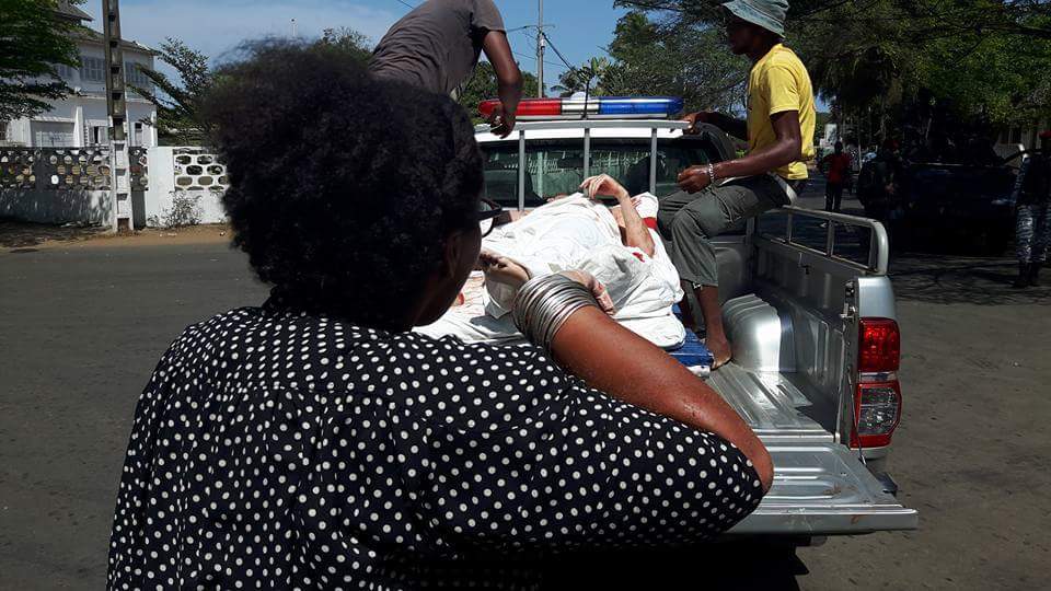 ALAMIMehdi5's tweet photo. @FRANCE24 @UrgentF24 il y a une vingtaine de morts à Grand Bassam! https://t.co/P8DPqU6Sg2
