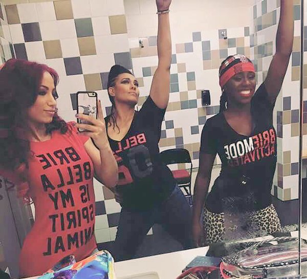 signofmoxley's tweet photo. Everybody wants to be a Bella @BellaTwins #BellaRules https://t.co/uvDCSFpk6a
