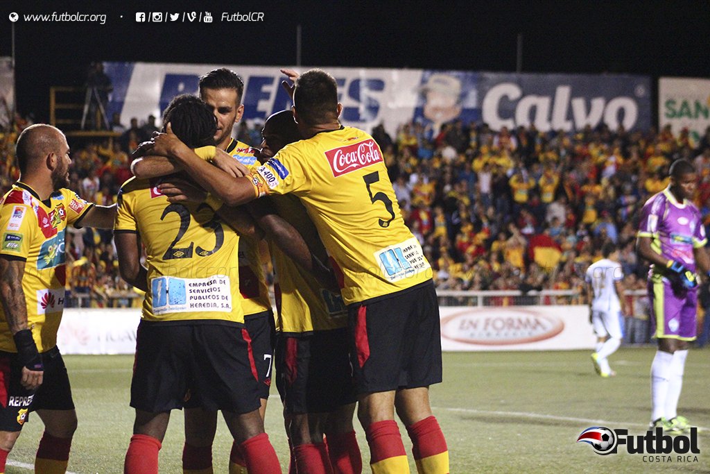 FutbolCR's tweet photo. #CSHvMPZ: Team florense le gana la batalla a los Guerreros del Sur. Por @SPenam16 https://t.co/b4lZUBTLrr #FutbolCR https://t.co/CqkzW5AqAN