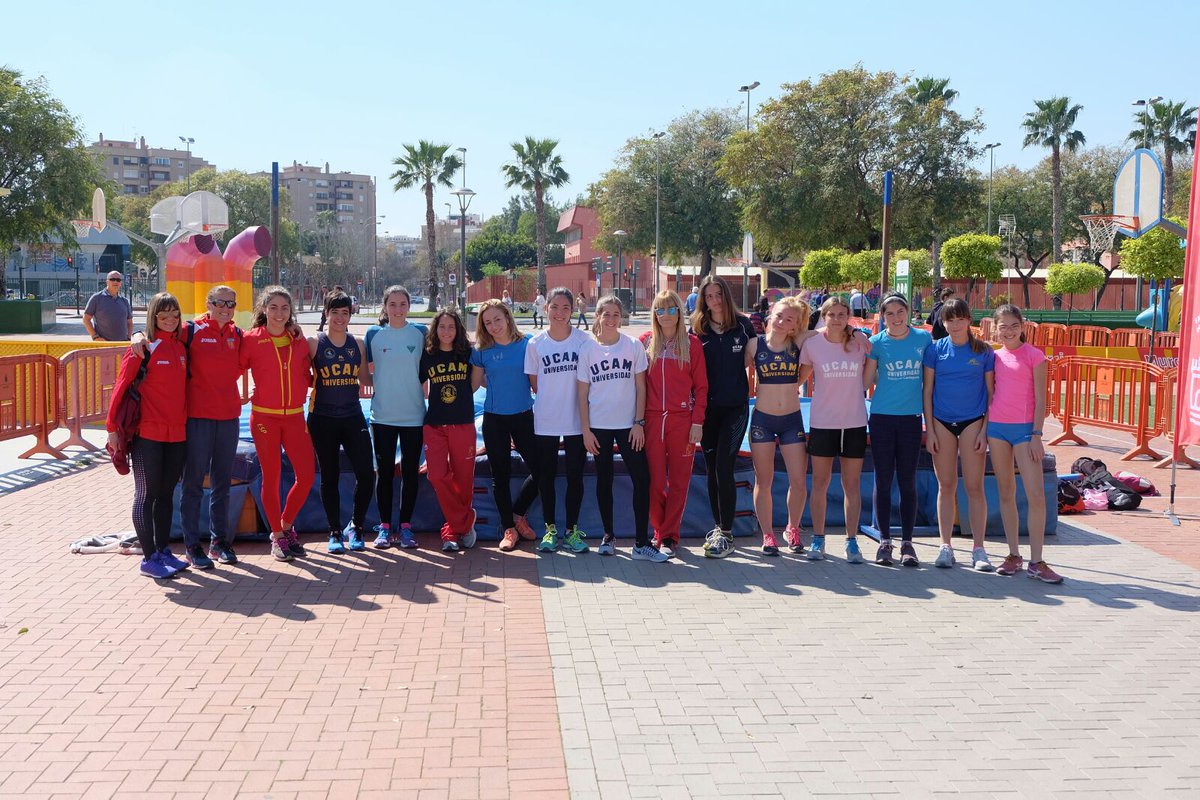 JuanAlfonsoGar1's tweet photo. Enhorabuena a nuestras chicas  @UCAMCartagenaAt por colaboración Jornada Deportiva Dia de la mujer @DeportesMurcia https://t.co/6OAkDYgOe6